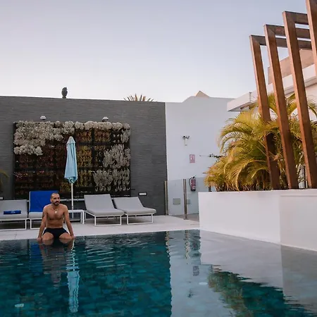 Aevum Resort Готель
