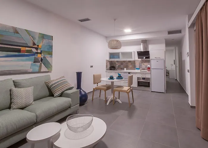 Отель Silvi By Tam